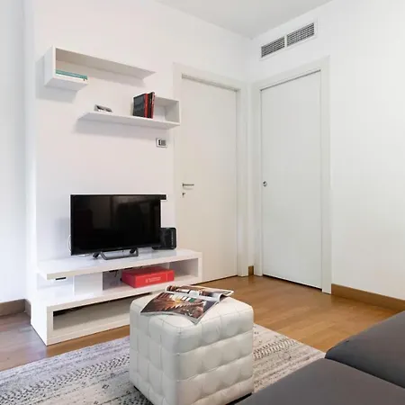 Italianway - Traiano 33 C * Milan